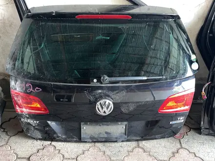 Двери на volkswagen Passat B7 за 1 250 тг. в Алматы – фото 2