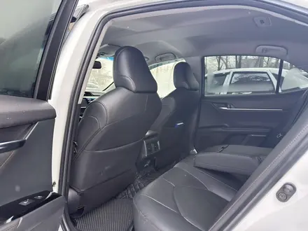 Toyota Camry 2018 года за 12 700 000 тг. в Караганда – фото 3