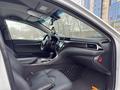 Toyota Camry 2018 года за 12 700 000 тг. в Караганда – фото 2