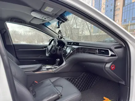 Toyota Camry 2018 года за 12 700 000 тг. в Караганда – фото 2