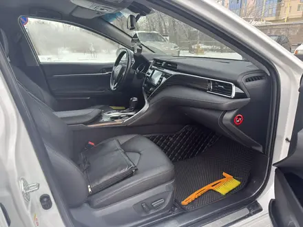 Toyota Camry 2018 года за 12 700 000 тг. в Караганда – фото 6
