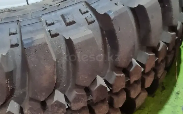 Грязевые шины в отличном состоянии, без пробоев протектор почти новый 35 за 300 000 тг. в Алматы