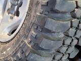 Грязевые шины в отличном состоянии, без пробоев протектор почти новый 35 за 300 000 тг. в Алматы – фото 3
