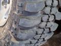 Грязевые шины в отличном состоянии, без пробоев протектор почти новый 35 за 300 000 тг. в Алматы – фото 4
