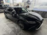 Lexus ES 250 2022 года за 23 000 000 тг. в Астана