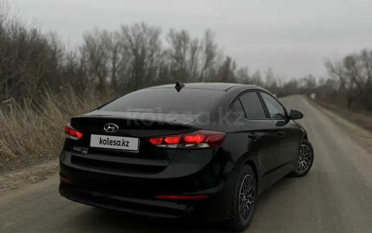 Hyundai Elantra 2016 года за 4 000 000 тг. в Уральск
