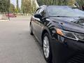 Toyota Camry 2018 года за 11 500 000 тг. в Костанай – фото 3