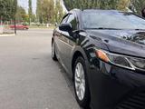Toyota Camry 2018 года за 11 500 000 тг. в Костанай – фото 3