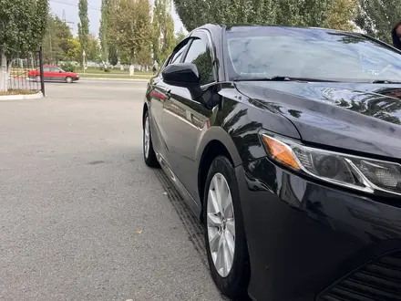 Toyota Camry 2018 года за 11 500 000 тг. в Костанай – фото 3