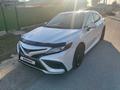 Toyota Camry 2022 года за 14 200 000 тг. в Уральск – фото 3