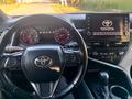 Toyota Camry 2022 года за 14 200 000 тг. в Уральск – фото 4