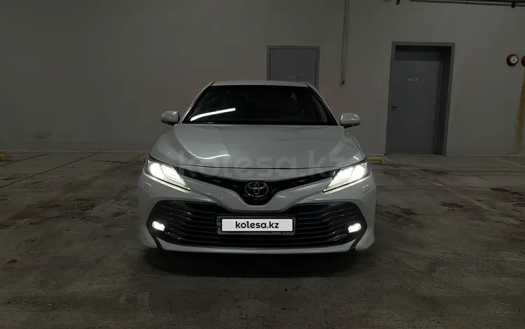 Toyota Camry 2019 года за 14 400 000 тг. в Астана