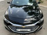 Chevrolet Malibu 2022 годаfor13 999 999 тг. в Караганда – фото 2