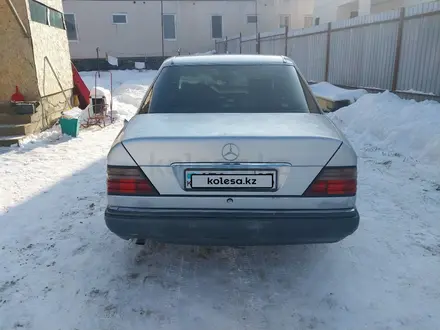 Mercedes-Benz E 220 1993 года за 1 900 000 тг. в Талгар – фото 3