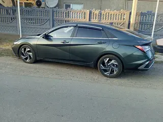 Hyundai Elantra, 2024