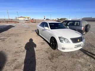 Toyota Crown, 2004