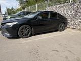 Toyota Camry 2018 годаүшін11 500 000 тг. в Алматы – фото 2