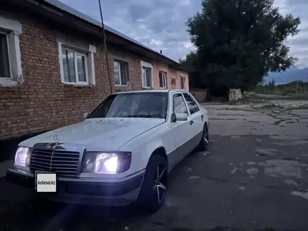 Mercedes-Benz E 300 1991 года за 1 800 000 тг. в Алматы – фото 4