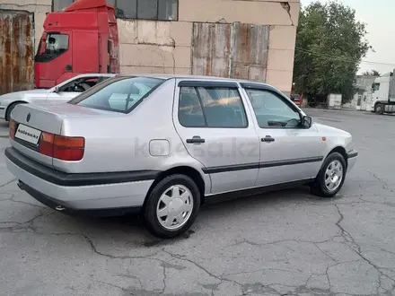 Volkswagen Vento 1992 года за 1 200 000 тг. в Шымкент – фото 3