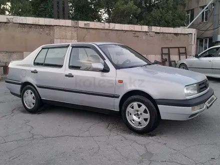 Volkswagen Vento 1992 года за 1 200 000 тг. в Шымкент – фото 4