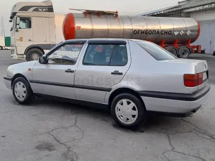 Volkswagen Vento 1992 года за 1 200 000 тг. в Шымкент – фото 6