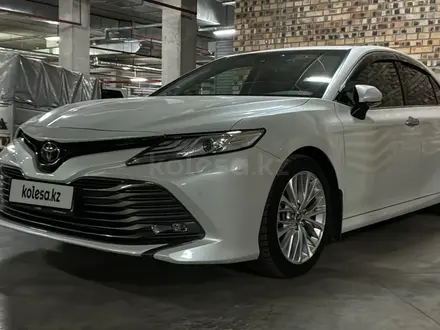 Toyota Camry 2021 года за 17 000 000 тг. в Астана