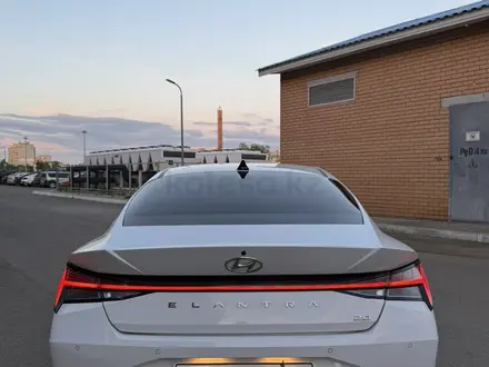 Hyundai Elantra 2022 года за 9 600 000 тг. в Уральск – фото 4