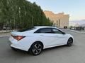 Hyundai Elantra 2022 года за 9 600 000 тг. в Уральск – фото 2