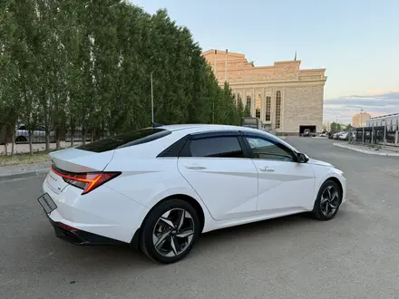 Hyundai Elantra 2022 года за 9 600 000 тг. в Уральск – фото 2
