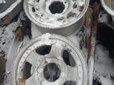 Диски штучно на запаску, на 15 за 15 000 тг. в Алматы