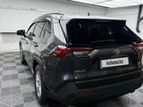 Toyota RAV4 2019 года за 13 900 000 тг. в Алматы – фото 2