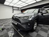 Toyota RAV4 2019 года за 13 900 000 тг. в Алматы