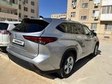 Toyota Highlander 2022 года за 22 000 000 тг. в Актау – фото 3