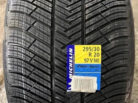 Комплект разно широких шин Michelin Pilot Alpin 4 255/35 R20 295/30 R20 за 300 000 тг. в Алматы – фото 2