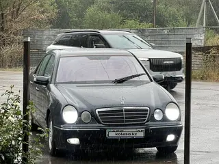 Mercedes-Benz E 320