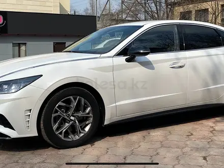 Hyundai Sonata 2021 года за 12 900 000 тг. в Алматы