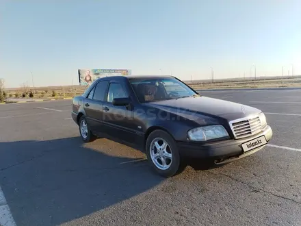 Mercedes-Benz C 180 1996 года за 1 900 000 тг. в Семей