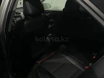 Toyota Camry 2015 года за 6 500 000 тг. в Актобе – фото 9