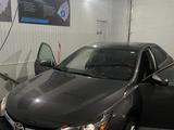 Toyota Camry 2015 годаfor6 500 000 тг. в Актобе – фото 2