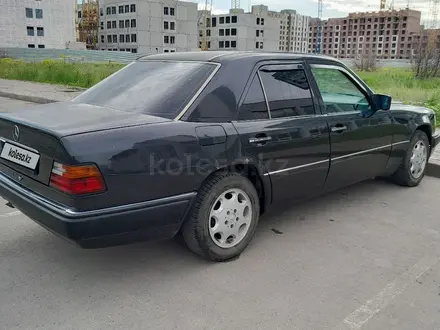 Mercedes-Benz E 200 1995 года за 2 500 000 тг. в Астана – фото 3