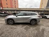 Toyota Highlander 2022 года за 23 850 000 тг. в Семей