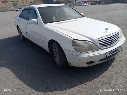 Mercedes-Benz S 320 2001 года за 3 000 000 тг. в Караганда – фото 2