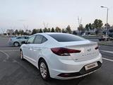 Hyundai Elantra 2019 года за 6 300 000 тг. в Атырау – фото 2