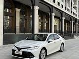 Toyota Camry 2020 года за 13 000 000 тг. в Актау – фото 2