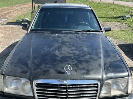 Mercedes-Benz E 220 1993 года за 1 350 000 тг. в Алматы – фото 4
