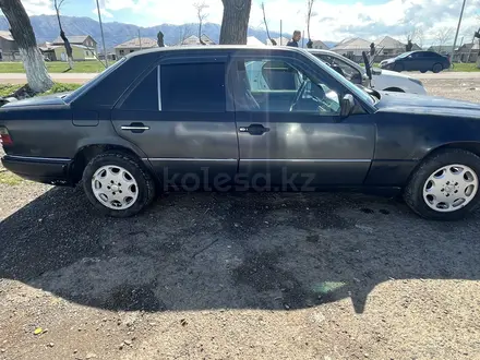 Mercedes-Benz E 220 1993 года за 1 350 000 тг. в Алматы – фото 3