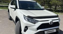 Toyota RAV4 2022 года за 15 300 000 тг. в Караганда