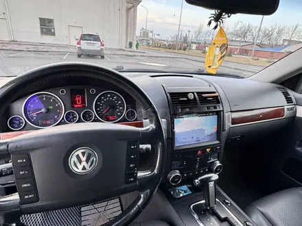 Volkswagen Touareg 2006 года за 5 700 000 тг. в Астана – фото 17