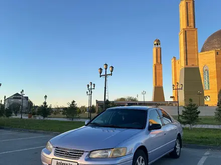 Toyota Camry 1998 года за 2 950 000 тг. в Семей