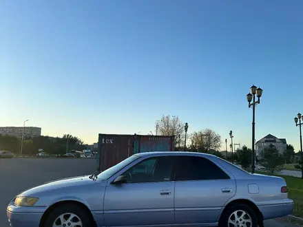 Toyota Camry 1998 года за 2 950 000 тг. в Семей – фото 2